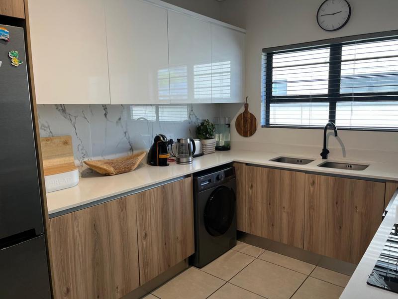 To Let 3 Bedroom Property for Rent in Sandown Western Cape